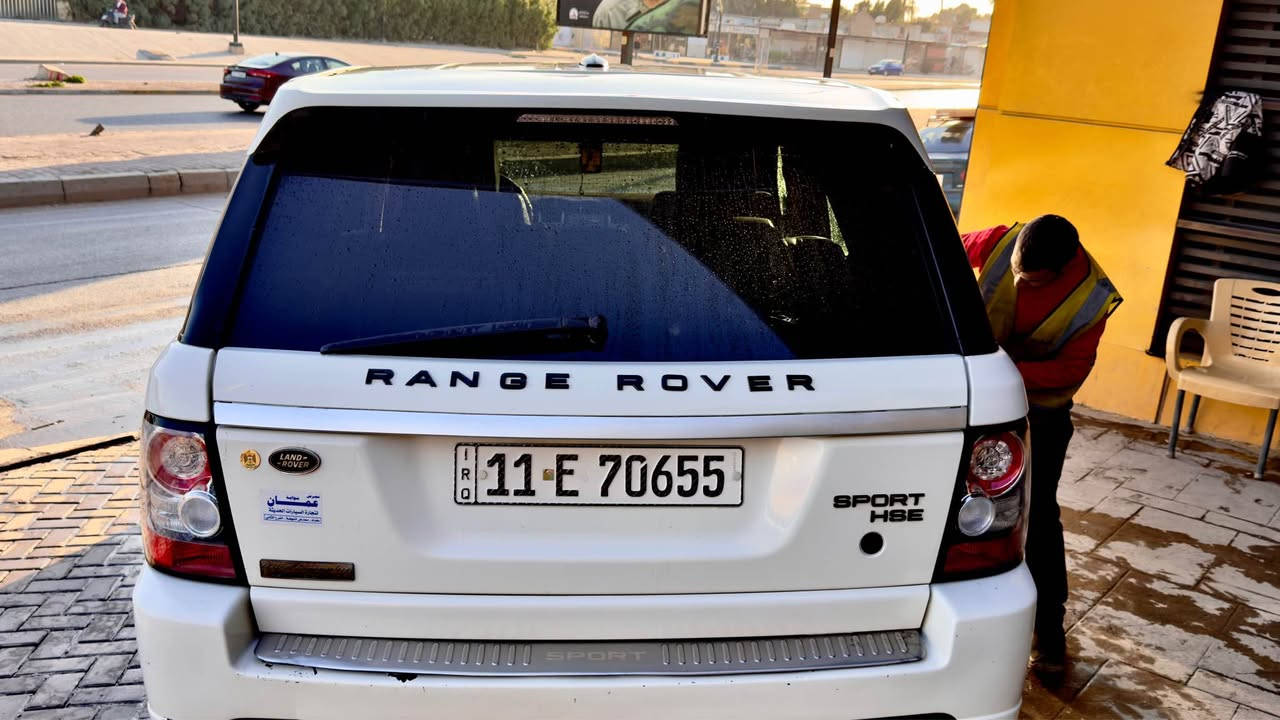 السلام عليكم رانج سبورت تنفس طبيعي موديل 2010 خليجي محدث 2013 فول موصفات كفالة من الصبغ سونار موجود باسمي هزة رقم جديد ادامة كاملة وبالعافية على اليخذها سعرها 135 وبيها مجال 
بيع او مرواس 
مكاني بغداد 
*********** بغداد, العراق
