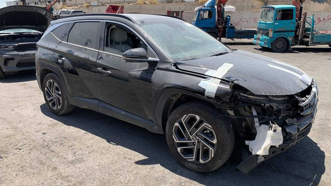 ! للبيع Hyundai Tucson Limeted2025
فوول مواصفات أعلى فئة بالتوسان بانزين. 
ما يصير بيها تصليح لآسمكرة ولآ صبغ فقط شد الغراض المكسورة...وتطبيگ باب وچاملغ لون بلاك أسود ملكي وداخل جلد أبيض أوف وايت المرغوب ماشية ٢٣ ميل حقيقي.سيارة واصلةتشتغل وتمشي من أمريكا تباع على حالها بدون تصليح... 
سيارةحرة وواصلة لبغداد  تترقم بجميع المحافظات عدا كردستان السعر192ورقة وبيها مجال للشراي. 
السيارة معروضة بمكتب شركة
...للأستفسار.العنوان بغداد حي القاهرة شارع الضباط مقابل حسينية آل الرسول

تلفون أو واتساب ***********
