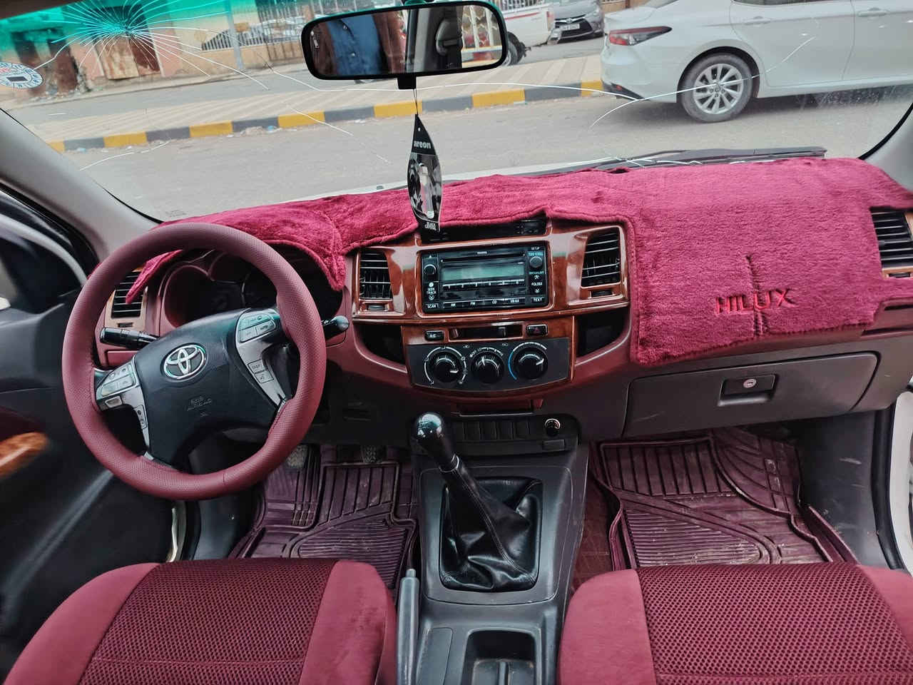 سلام عليكم البيع بكم موديل 12
شاصي19  كويتي الساير 
بيها قطع صبغ 
 بسمي شرط تحويل محرك وكير شرط
سياره جهازه وحلو مال جناي كيرعادي 
مكانك سياره بيجي 
سعر160وبيه مجال قليل 
مراوس يرهم حسب القناعه 
رقم الهاتف  
  ***********
  ***********
