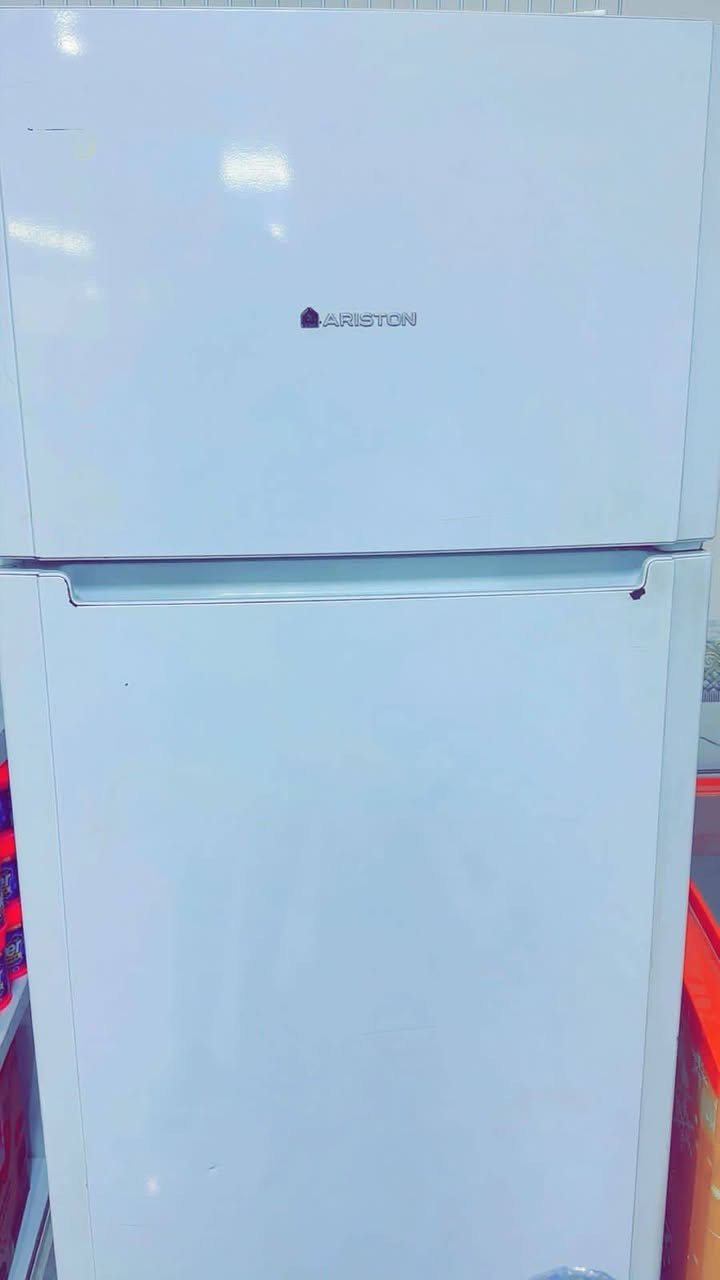 ثلاجه للبيع نضافه فول
سعر خاص ***********
