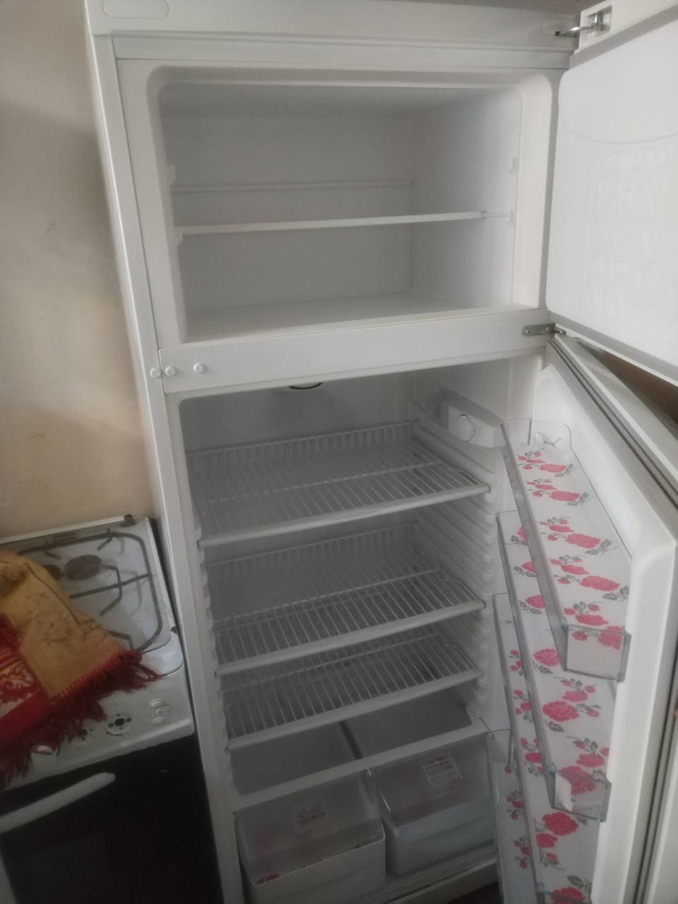 ثلاجه كلش نضيفه بعدها صفر بلادي للبيع *********** ***********
