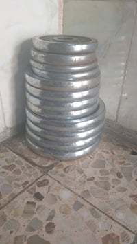اقراص حديد فتحه ضيقه  5kg. عدد 6 10kg عدد 4 سعر كيلو 2000   شفت عدل +ش...