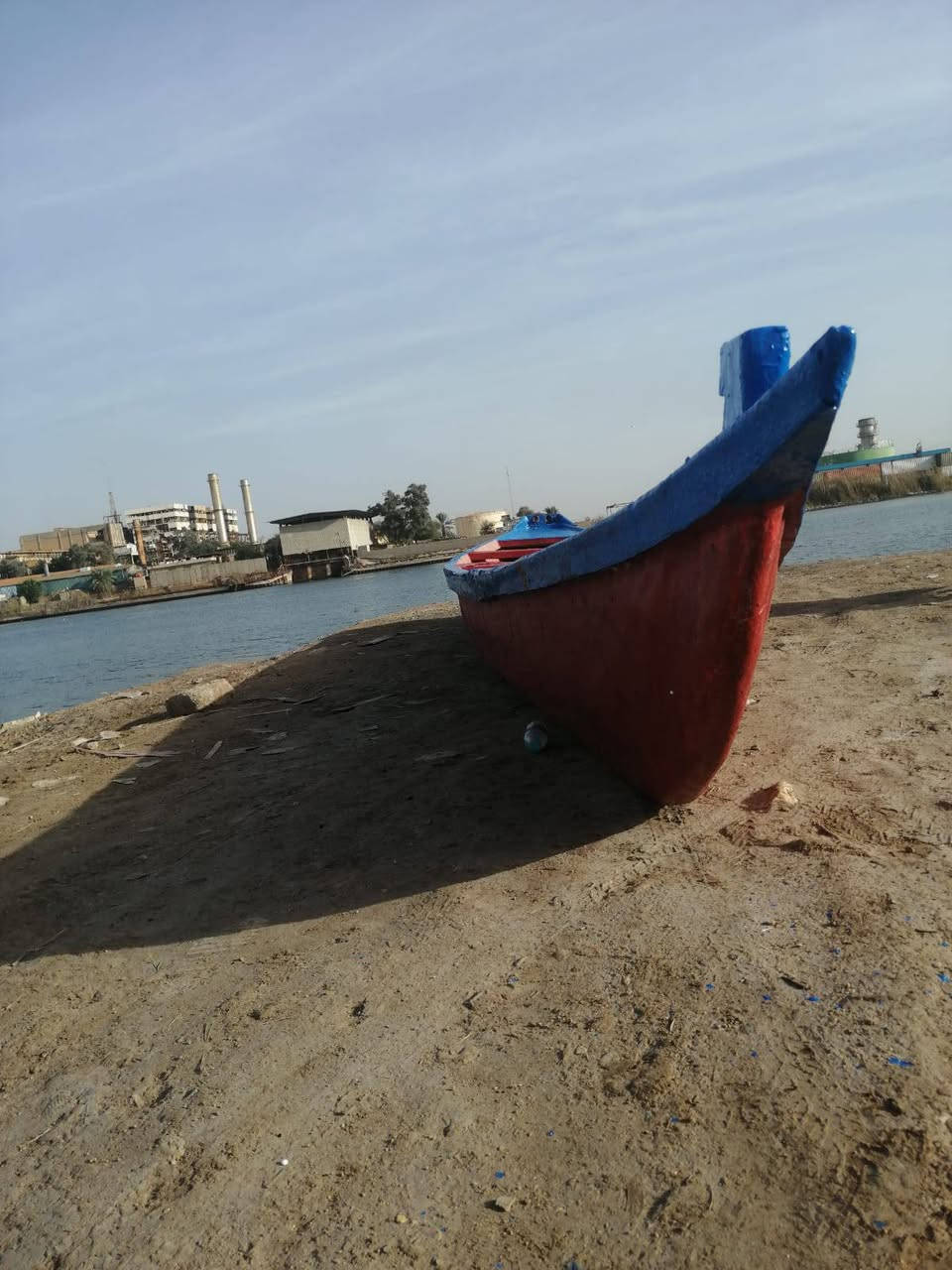 بلم فيبر كلاص قطع الطول 13ذراع بلم نضيف وحلو مكاني بلكرمة الشراي واتساب وانا بالخدمه السعر 400وبي مجال قليل ***********بلم حلو ومصبوغ جديد
