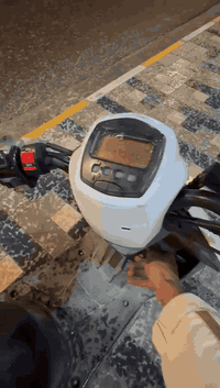 سلام عليكم بوليس للبيع الدراجه مكفوله كفاله عامه كفرات ختم واحد ويا المكينه صالهاا شهرين طالعه من الرمبه كلشي شغال كهربائيات الدراجه نوزل مو كابريتر تاخذهاا تفحصهاا وين ميعجبك اذه بيهاا شي  ابلاش اخذهاا ابيع لن متوازي (سعرهاا950وبيهاا مجال بسيط حك الجيه شراي انتصل ع رقم لا تراسل مارد/***********
