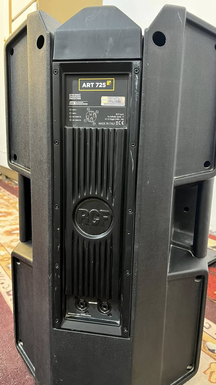 السلام عليكم سماعات زوج RCF 725 للبيع
السعر مليون ونص قفل إيطالي اصلي شرط الفحص


**إذا كنت صاحب هذا الإعلان وتريد حذفه لأي سبب، رجاءا أرسل رسالة إلى الدعم الفني**