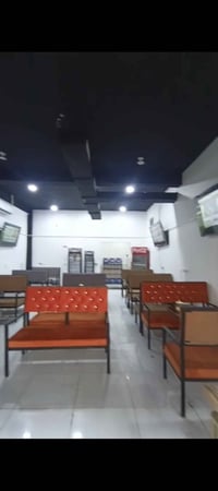 كراسي • طاولات • سنغافورة
