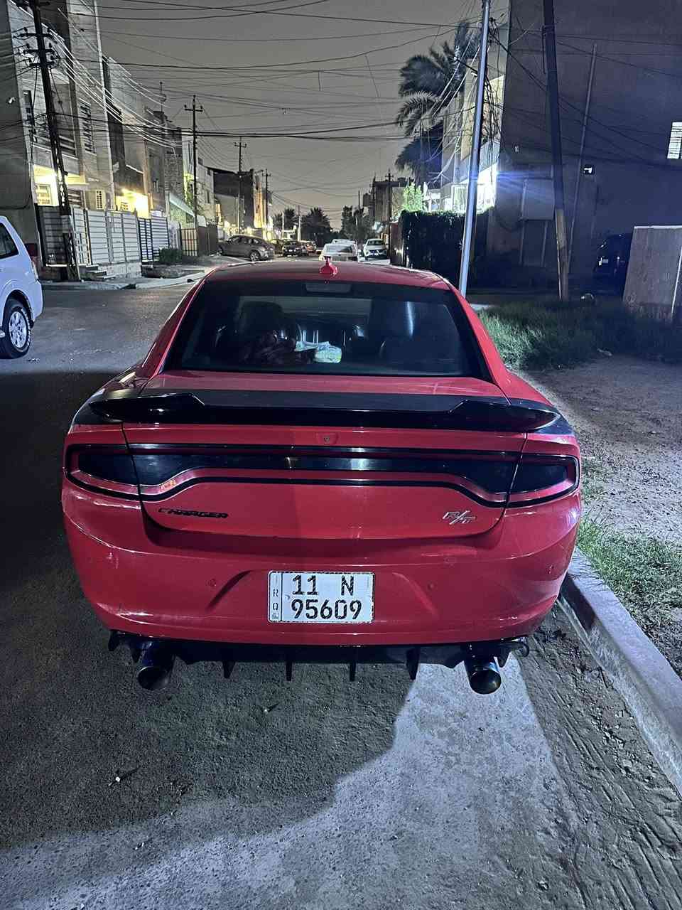 سلام وعليكم جارجر للبيع او مراوس اصل 2015 معلاية 2019سنوية جديدة الحد 2031رقم جديد 
السيارة رالي فول موصفات بس سلايت نقص 
حتى المري قلاب كشن جلد تدفئة تبريد 
حادثها صاير بلصدر السيارة بجم كله بلاد بس اجتي من امريكا بيها صبغ بلجاملغ الخلفي  والباب شوية وره السايق 
ماشية السيارة 98الف ميل 
مكان السيارة البنوك سعر 16.800 وبيها مجال 
***********
