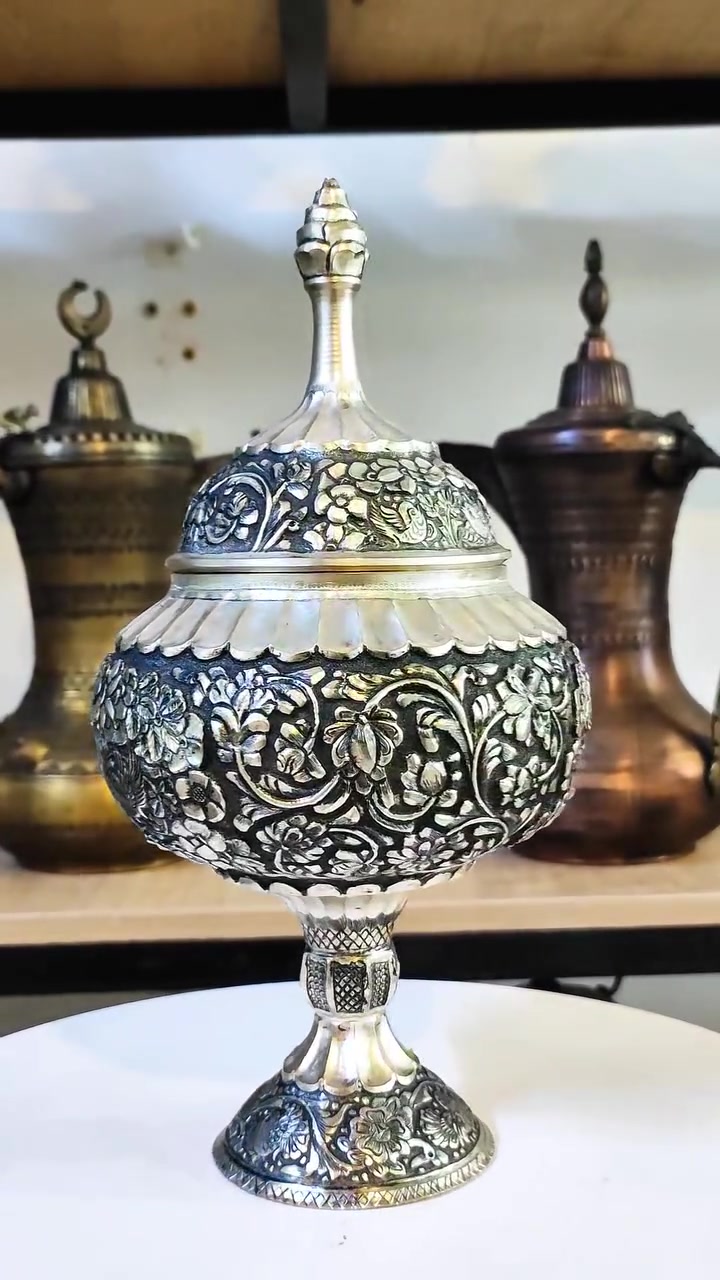 للبيع.
شكردان نحاسي مطلي فضه عالي مختوم عمل الصانع عمل اصفهان ارتفاع 27 سم اكتب تم يوصلك السعر


**إذا كنت صاحب هذا الإعلان وتريد حذفه لأي سبب، رجاءا أرسل رسالة إلى الدعم الفني**