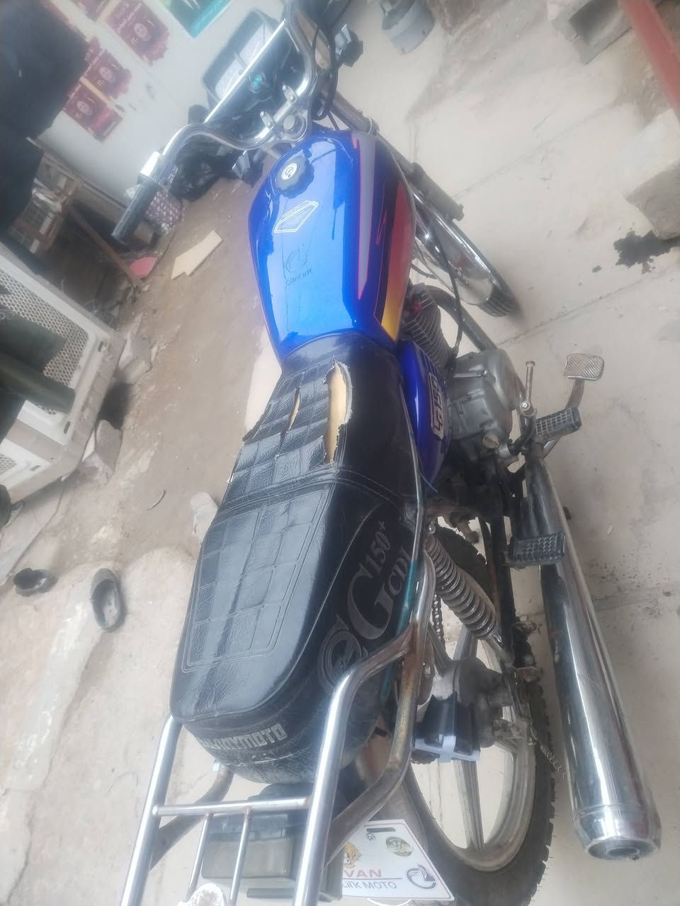 سلام عليكم لبيع دراجه مديل ٢٢ أوراق كامله سعر٤٠٠وبيه مجال ***********
