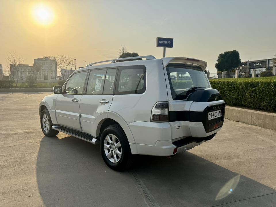 ميتسوبيشي باجيرو موديل ٢٠٢٠ سنوية بأسمي جديد رقم جديد محرك ٣٥٠٠ ماشي ٣١ الف كم نصف مواصفات محرك كير بشرط محرك مامفتوح سيارة مكفول بدون صبغ بدون تعديل بدون رصعة بدون حالوب بشرط سعر ١٩٠ ورقة و مجال مزيد من معلومات رقم موبايل// ***********
