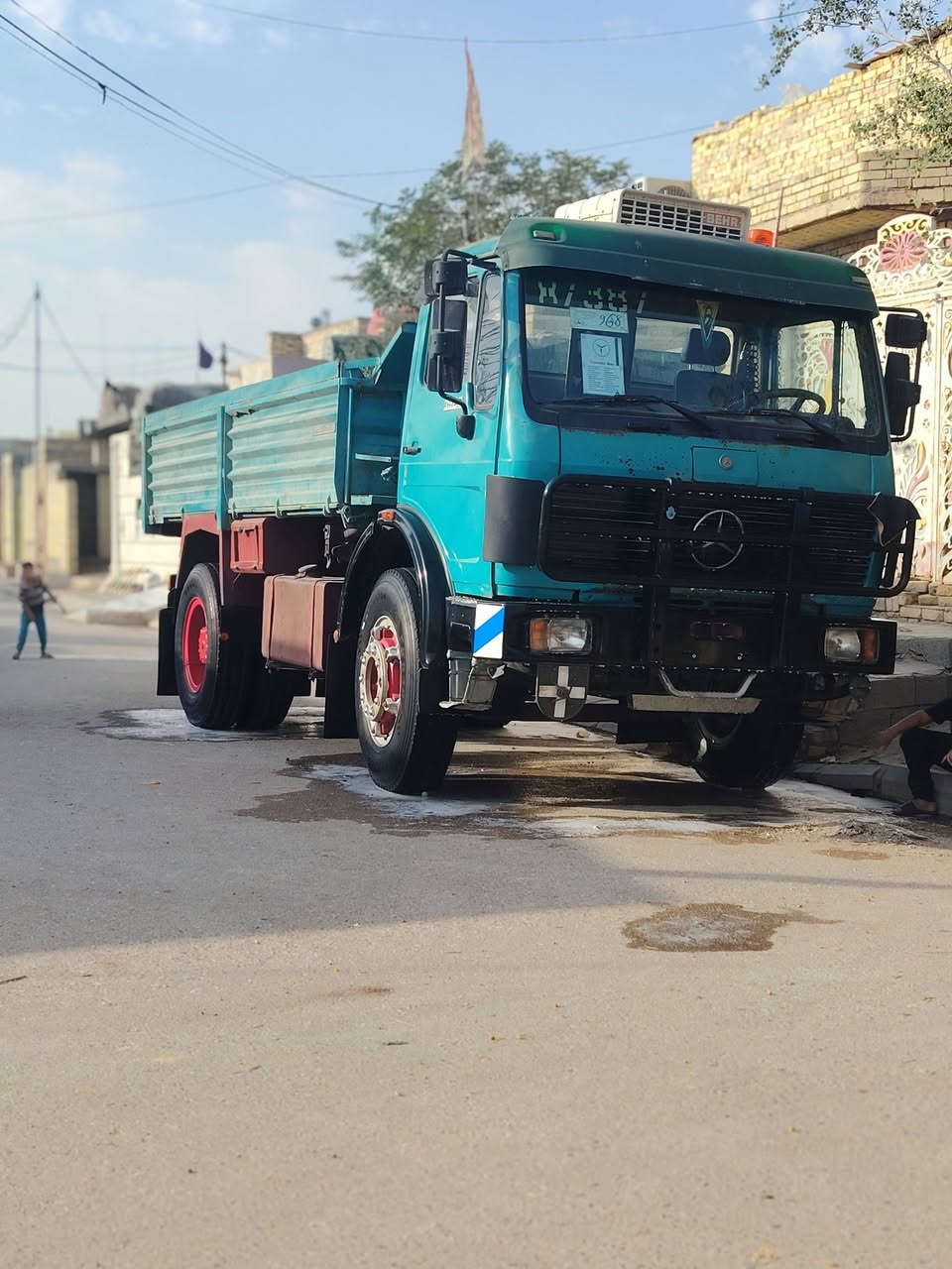 سلام عليكم سياره البيع مديل 1975مكينه 25كير 25رقم نكليزي مداور ثاني يوم سياره حلوه ونضيفه رقم رعيه ***********
