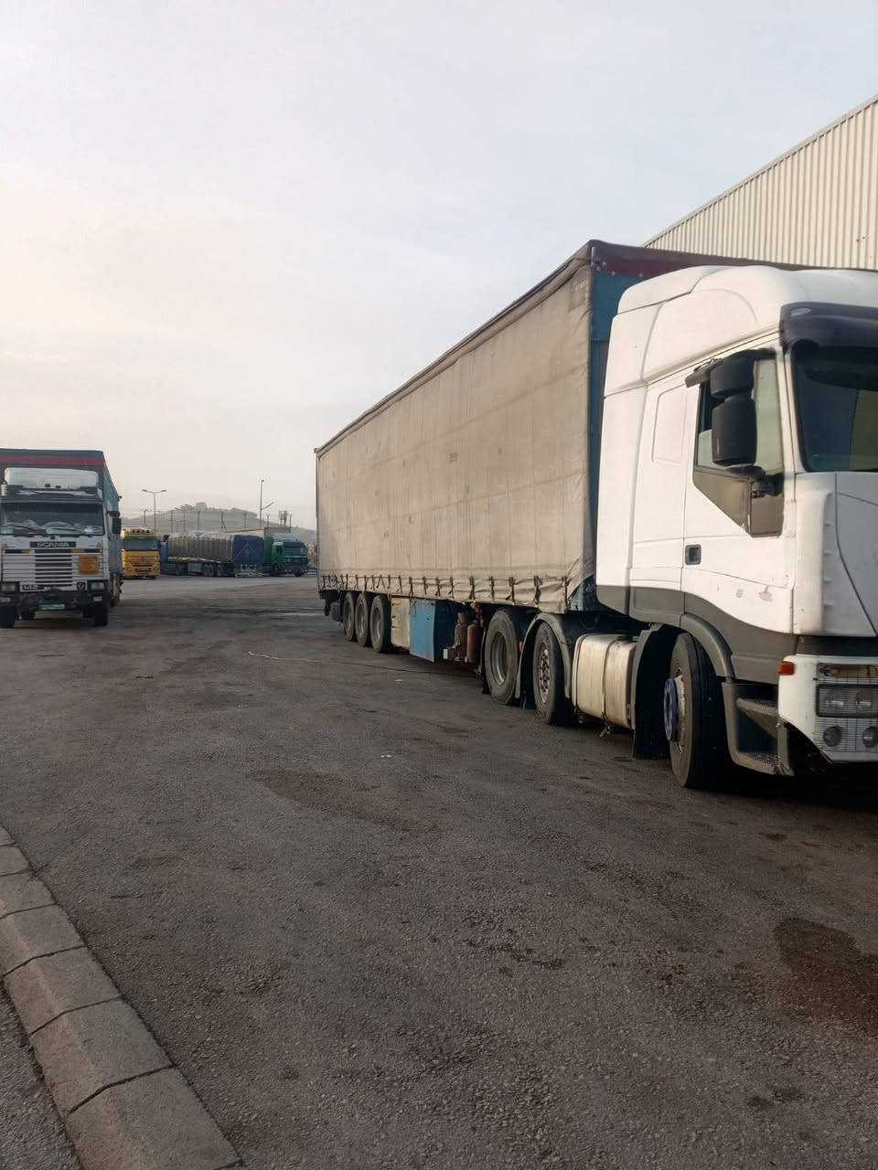 للبيع افيكو موديل(٢٠٠٢) ستارلس كير عادي تخم تاير جديد مكينه كروز 10  مكينه وكير مكفولات لا تبخير ولا تنقيص جاهزه سنكل امامي بدون تحويل للاستفسار الاتصال على الرقم ***********  ✋مكلف بالنشر✋
