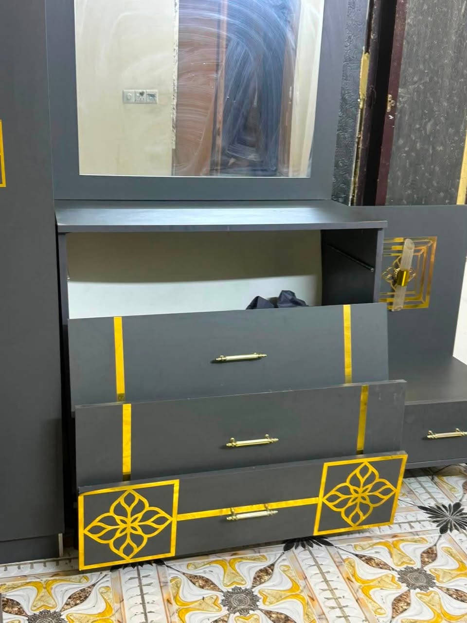 سلام عليكم
غرفه نوم تركي نضيفه اي كسر مابيه فقط جرارت فالته براغي
سعر 400 بيه مجال 
تواصل واتس اب ‭***********‬

