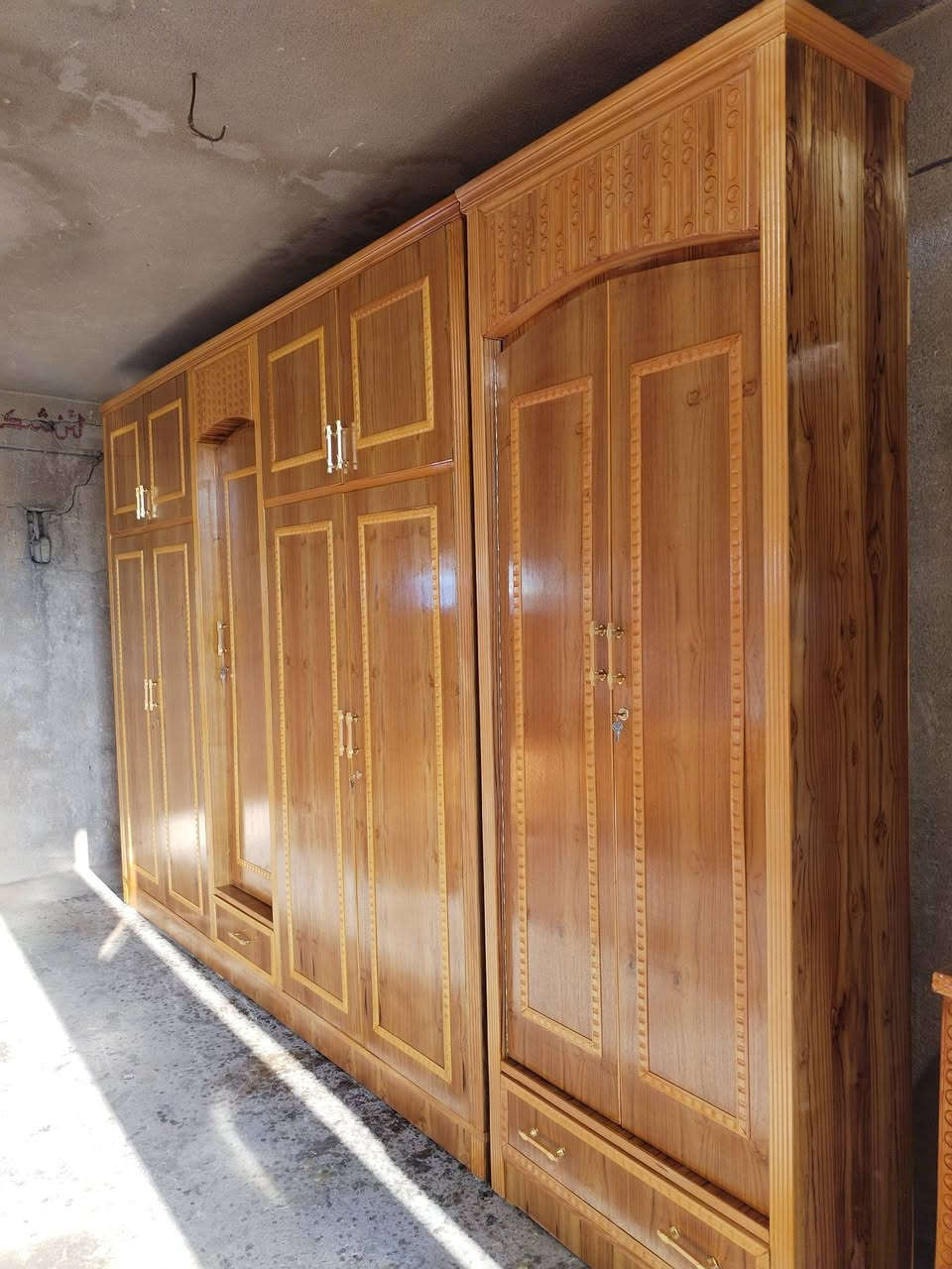 غرفه 5 ابواب. ملحق جديدها صاج 5مليم شرط موديل تركي خشب عراقي صبغ حراري جقليتي السعر 1100 قفل 🔒  بدون معامله..السعر ثابت اقساط ما عندي رجا الميشتري لا يخابر *********** اسيا *********** العنوان موصل باب جديد داخل ساحة نادي الفتوه الرياضي مقابل افران السيد
