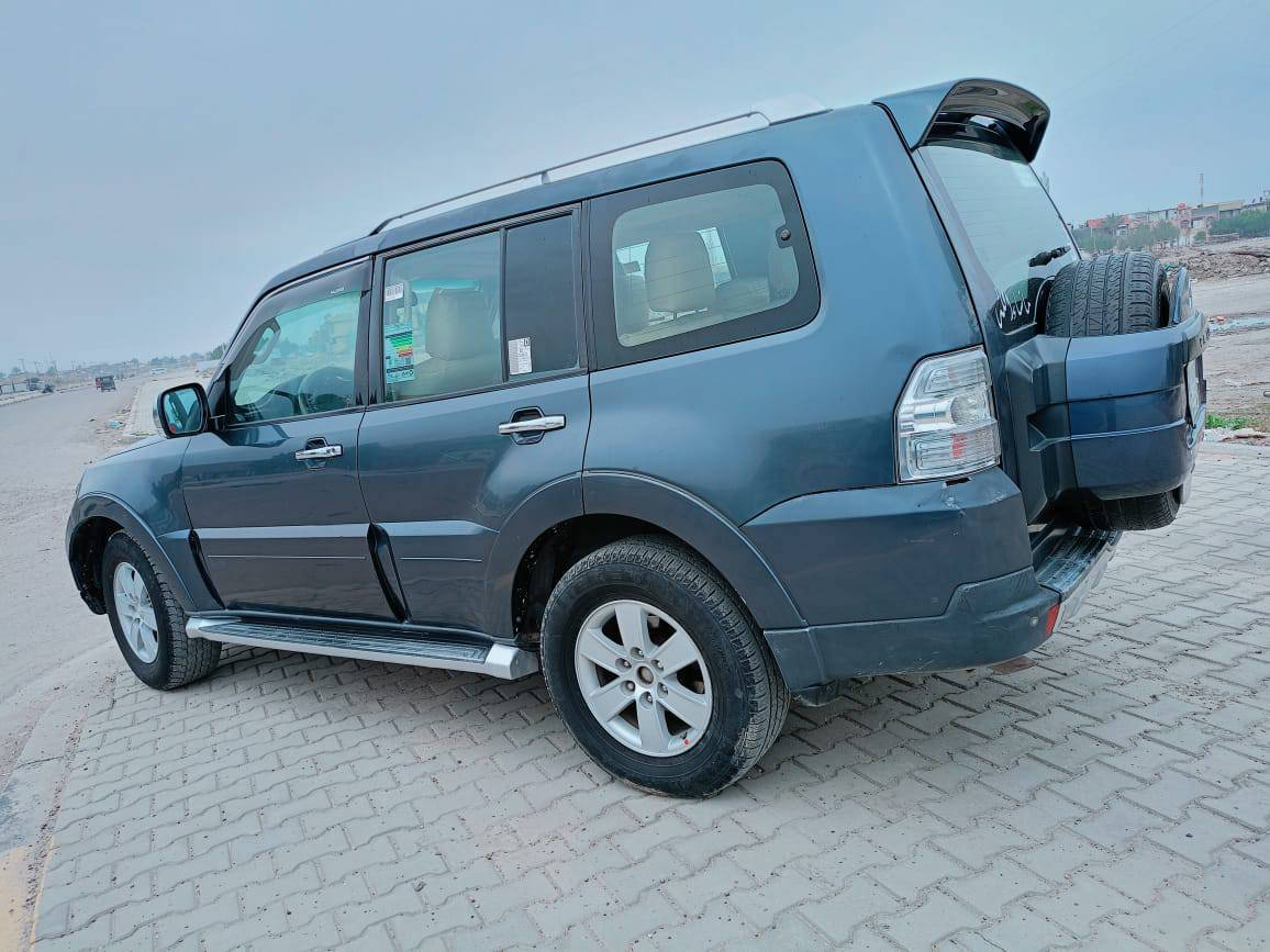 سلام عليكم السياره باجيرو 7ركب موديل 8 تحويل ثاني يوم  كشتات كهربية فتحه بل قمره السياره فول  محرك 3000تبريد 3قطع🥶وتتفه سستم بل صندوك تخم تاير جديد ول سونار بيها بل صور السعر 100ورقه وبيه مجال العنوان بغداد المحمودية رقمي***********او *********** بي واتساب
