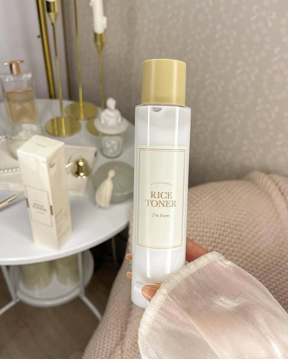 oner تونر الأرز

77.78% مستخلص من أرز من كوريا، مرطب للبشرة 🤍✨✨

يحتوي تونر الأرز هذا على 77.78% من مستخلص الأرز، مما له فوائد واضحة في العناية بالمرونة. إن تكوينه لحاجز وقائي ليس فعالاً في منع فقدان الماء فحسب، بل يزيل أيضًا خلايا الجلد الميتة، مما يجعل البشرة رطبة وبريقًا من خلال إعادة توازن البشرة الجافة والمتعبة. لا يقتصر تونر الأرز هذا على أنواع معينة من البشرة، فهو يناسب الجميع بشكل جيد، بما في ذلك أنواع البشرة الدهنية والحساسة والجافه والمختلفة 
المنشأ كوريا الأصلي 🇰🇷🇰🇷🇰🇷

السعر 18 الاف 
🚘يوجد خدمة توصيل لجميع محافضات العراق🚘


**إذا كنت صاحب هذا الإعلان وتريد حذفه لأي سبب، رجاءا أرسل رسالة إلى الدعم الفني**