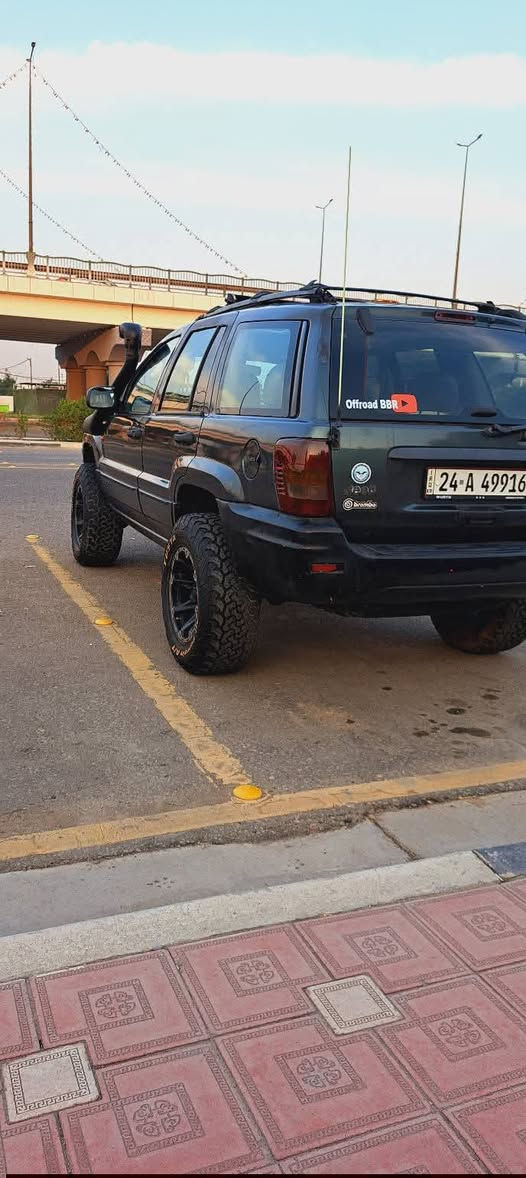 جيب شيروكي موديل 2002 سياره جاهزه ما ناقصها برغي محدثه بالكامل تخم تاير حداديه ماكينهتاذا ما اي نقص السعر 75 ورقه او مراوس حسب القناعه المكان كربلاء طويريج***********
