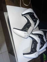 بلي 5 دجتال  ويا 4 جوستكات وهارد اضافي 1 تيره وعندي حساب بي العاب تقري...