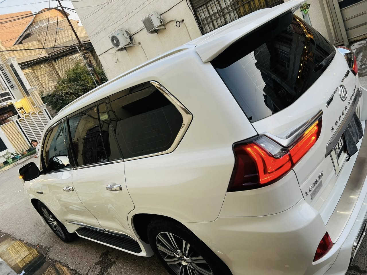 سلام عليكم لكزز للبيع موديل 2016
بريم مكفوله كفاله عامه من كلشي 

سياره جديده ماشيه 105 رقم سليمانيه بسمي 

فول مواصفات للخير شتريد مواصفات بيها مزوعه مضلل بسنويه رسمي  السعر 565

مكاني بغداد 

***********
