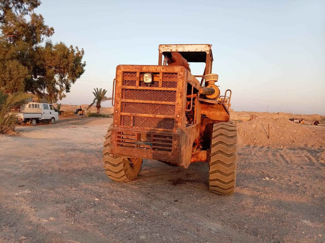 السلام عليكم شفل ٨٠ للبيع رقم ابيض سنويه ٢٠٢٧ تخم تاير جاهز للعمل اتصال ***********
