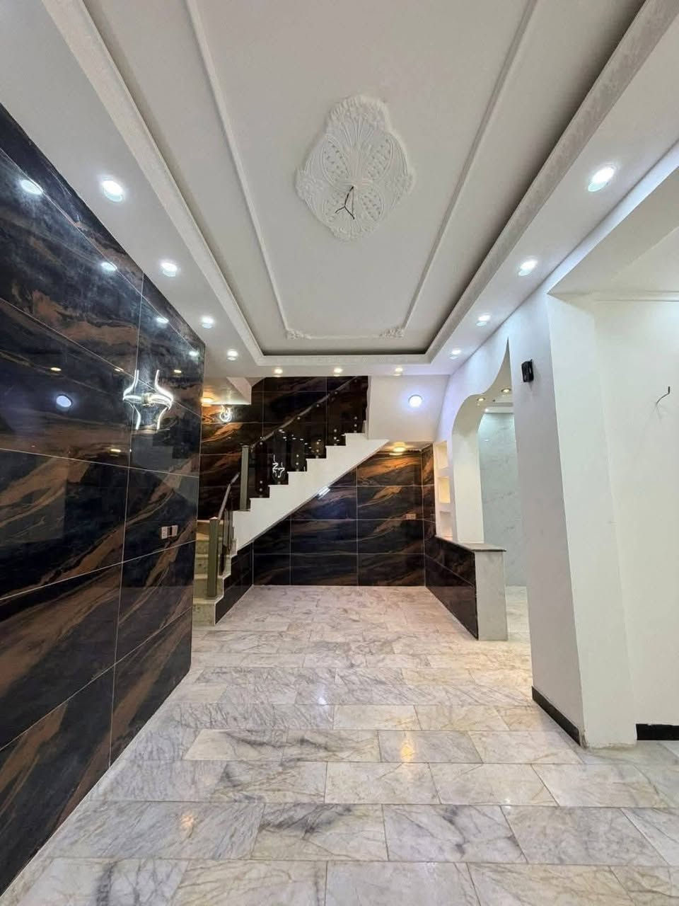 سلام عليكم بيت طابقين ١٥٠ متر حي سومر
حولي مستشفئ الكفيل خلف مدينه الألعاب ضوء القمر

طابو زراعي سند ٢٥ كامل خدمات ماء مجاري كهرباء وتبليط تحويل بسمك وقرار محكمه

البناء طابوك جمهوري درجه اولى

ديكورات مغربيه ارضيه مرمر واجه ملكيه اوربيه

التفاصيل البيت

استقبال وغرفة النوم وصاله ومطبخ وصحيات داخليه وخارجيه ومنور

الطابق الأول

٣ غرف نوم وصاله وصحيات وسطح

للأتصال او واتساب ***********
***********
