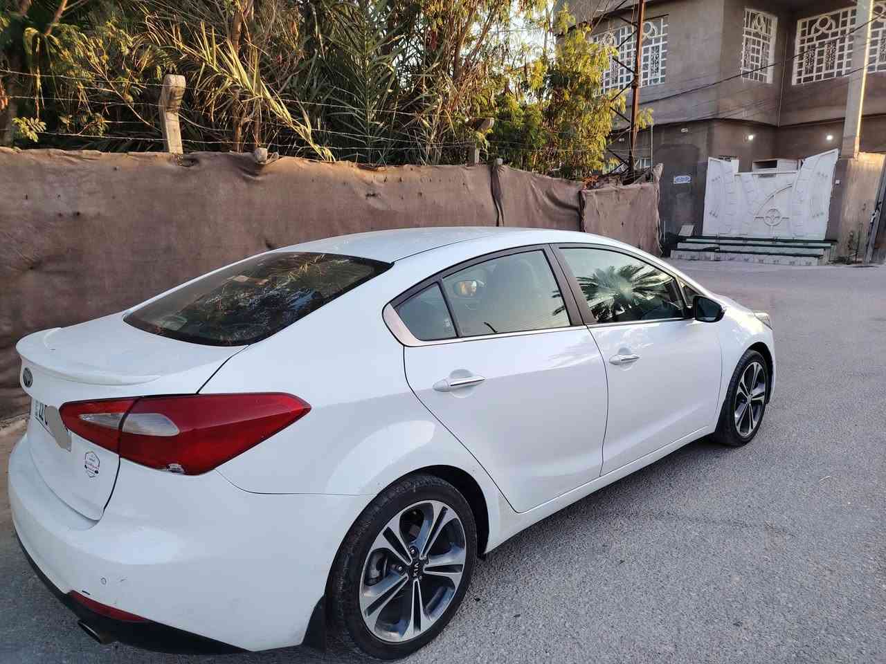 ا كيا سيراتو خليجي 
-مديل 2013 شكل 14
-فول مواصفات 
-تشغيل بصمه
-تحم سترين جهتين
-بصمه 
-مري شفط
-تبريد قطعتين
-لدات امامي خلفي 
تبريد خلقي -
-حساست امام خلفي
-ويل كروم 
-تخم تاير
-باتري جديد 
-مكينه 1600 دووش 
-مكينه لابخار ولاتنقيص 
-تبريد شغال
وبعد موصفات هواي رقم أربيل دولي سنويه 2031
-سعرها 126  $ بيه  مجال بصيط  السياره بيه اقل ربع الباب صبغ بدون داخل الاستفسار  ***********
