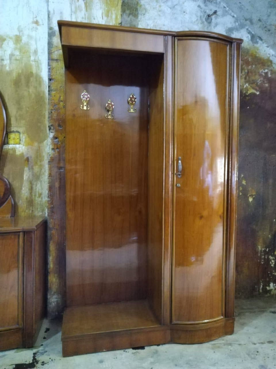 غرفه 6 باب ملحق صاج داخل وخارج ضهر جرجوبه شغل درجه اولى مستعمل موديل دنك جاوي نفخ بغداد الأمين الثانية ***********
