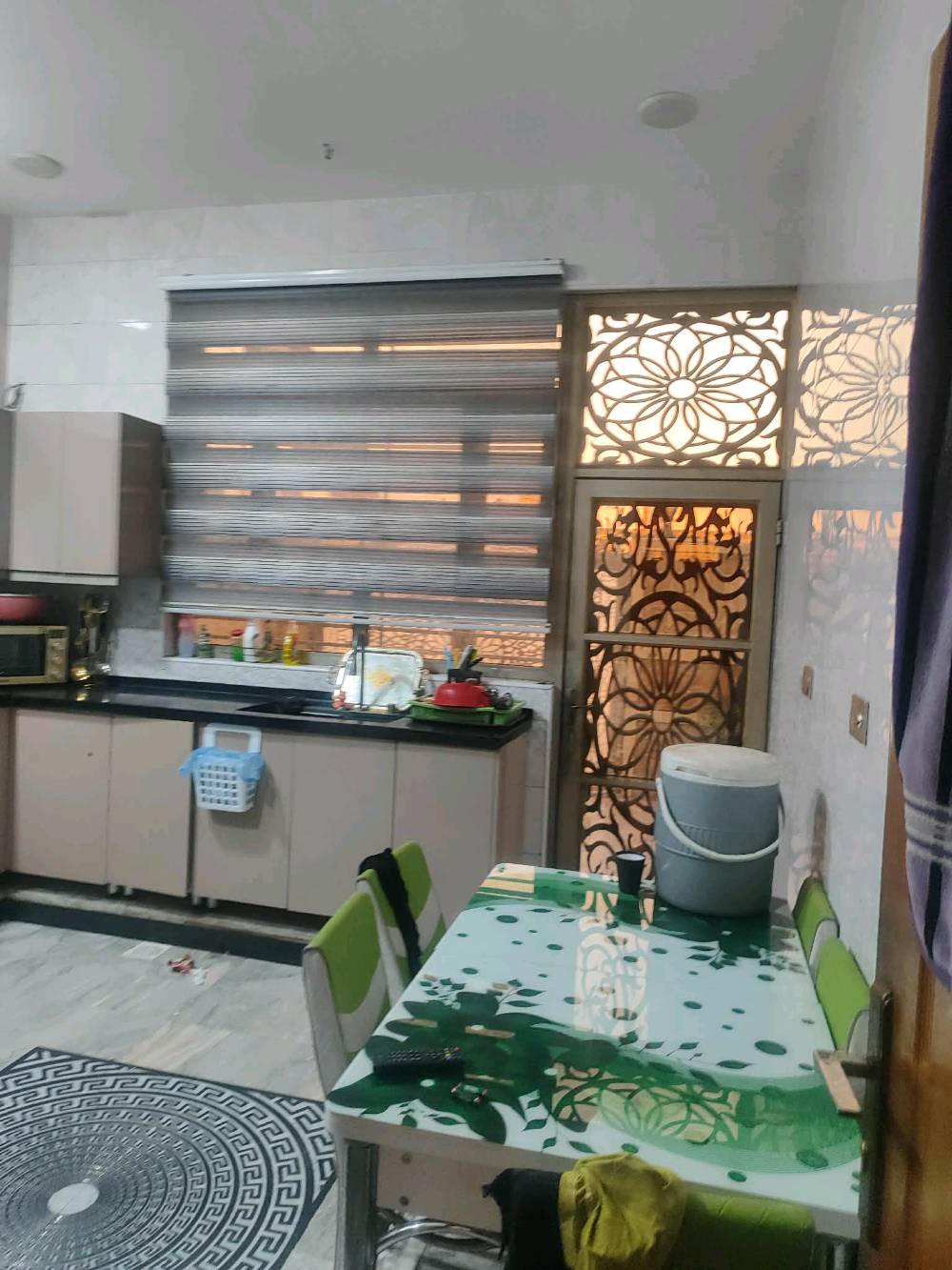 للبيع بيت في منطقه كفائات سيديه-شارع اربعين -2/10 بالسعر 370 مليون وبيه مجال 

تفاصيل العقار:
الموقع: السيدية، منطقة الكفاءات، شارع 40، فرع 2/10.®
المساحة: 150 متر مربع.®
الأبعاد: واجهة 10 متر، نزال 15 متر.®
طوابق: طابقين :طابق الاول بيه مطبخ وصاله  وهول وغرفه نوم وبلكونه اثنين وحمام داخلي وحمام خارجي " طابق ثاني : بيه أربع غرف نوم وحمام وبلكونه وبيه درج تصعد بيه إلى سطح.®
المواصفات: يتميز العقار في موقعه يكون قريب على شارع عام .®
📞 للمزيد من المعلومات أو لتحديد موعد للمعاينة، يرجى التواصل على الرقم في واتساب أو على خاص : [***********]او [***********]