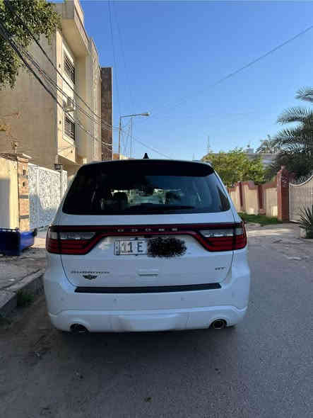 دودج دورانجو جي تي بريميوم 
الموديل: 2023 (خليجي)
العداد: 8500 كيلو متر 
المحرك: 3.6 لتر 6 سلندر
القوة الحصانية: 295 
عزم الدوران (نيوتن-م): 353 
ناقل الحركة: 8 سرعات اوتوماتيكي
الضمان 3 سنوات أو 60،000 كم (ايهما أولاً)
المواصفات:
*فتحة سقف كهربائية
*ويل الالمنيوم قياس 20 انج 
*صندوق كهربائي 
*شاشة لمس قياس 10.1 انج مع نظام ملاحة
*رادار تفاعلي مع خاصية التوقف والانطلاق
*حساسات امامية وخلفية
*كاميرا خلفية
*نقطة عمياء
بلاجكتور امامي 
*مانع تصادم خلفي
*تحذير الخروج من المسار
*مرآة تعتيم ذاتي
*مقاعد من الجلد الفاخر
*مقاعد امامية  كهربائية 
*مقاعد امامية مبردة ومدفئة
*مقاعد خلفية مدفئة
*مقعد السائق ذاكرة
*مكيف الهواء مع تحكم 3 مناطق 
*نظام ابل كار بلاى و اندرويد اوتو لاسلكي
*دخول ذكي (بصمة)
*نظام التشغيل عن بُعد
*مصابيح أمامية أوتوماتيكية مع مصابيح نهارية LED 
*المرايا الخارجية ذاكرة
*مرايا خارجية مدفئة
*فتحات اكزوز مزدوجة
*وسائد هوائية أمامية و وسائد هوائية جانبية و خلفية.
للاستفسار 
موجود واتساب على الرقم 
***********
