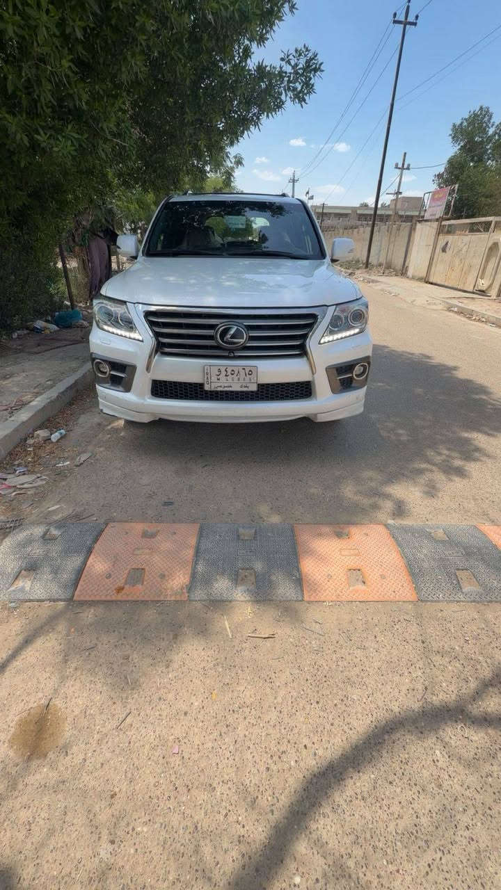 سلام عليكم
سياره لكزاز  ابريم
فول فول 
موديل   2014
سياره بيه قطعتين صبغ 
باب لسايق ولباب لي وره
السعر لمطلوب 375 $ او بيه مجال
الستفسار ***********
