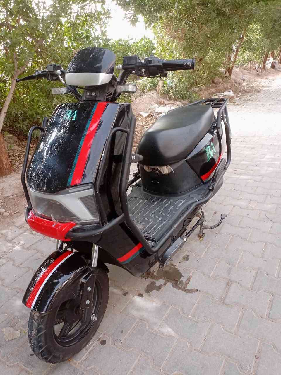 السلام عليكم للبيع دراجه شحن موديل 25 الدراجه ماشيه 1500 جديده الدراجه 6 بطاريات كبار مثبت سرعه كله كامله مكاني بغداد الكرخ العطيفيه السعر 550 قفله هذه رقمي للتواصل *********** فقط اتصال
