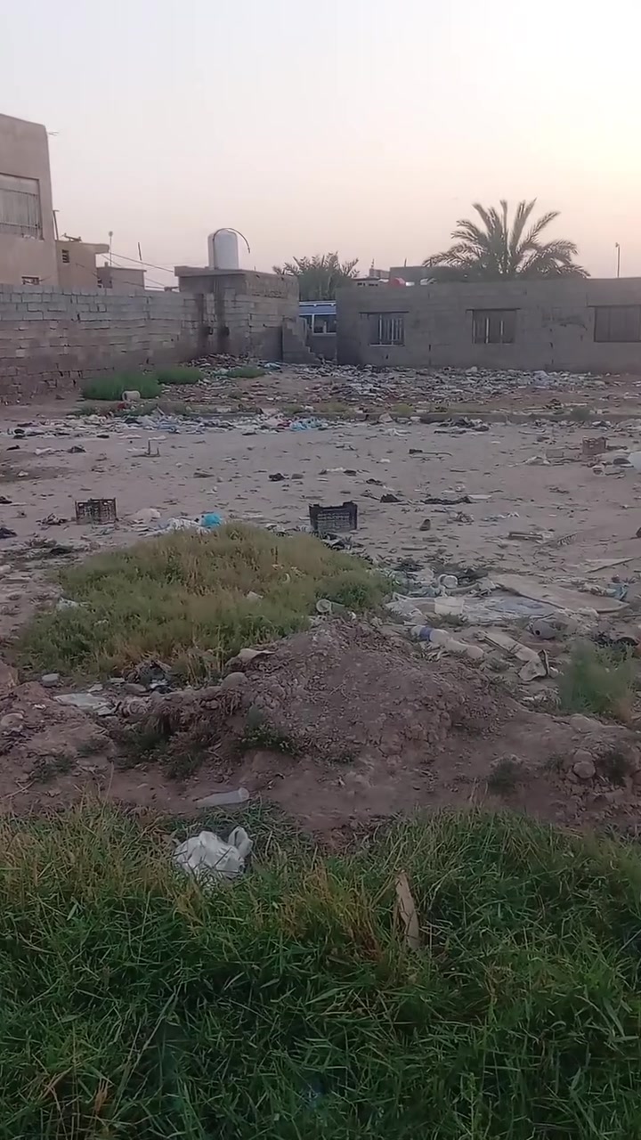 سلام عليكم قطعه ارض البيع  المكان الخماس قرب المستشفى الجديده شارع أربعين الاستفسار على ا الرقم  ***********
