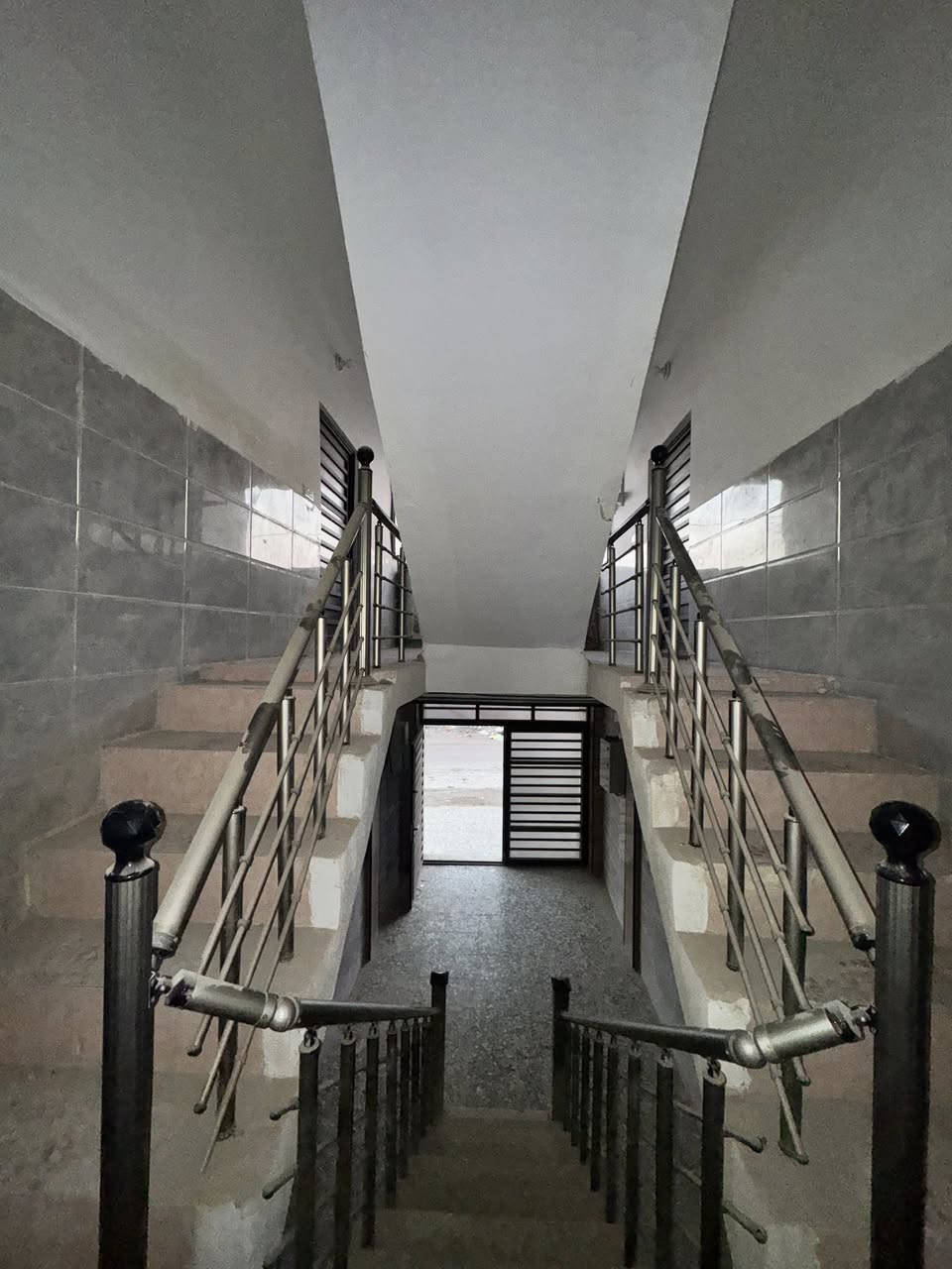 سلام عليكم
بناية للايجار مجمع طبي فقط 
تحتوي على شقتين 
الشقة الاولى: غرفتين وصالة وخدمات ومطبخ
الشقة الثانية: غرفة وصالة ومطبخ وخدمات 
الشقق طابق اول ويوجد محل واحد ايضاً جديدات كلهن غير مسكونة 
الموقع: الراشدية _ في منطقة الانتصار في وسط المنطقة وسط شارع ال٢٥ مقابيل ملعب التارتان
للاستفسار اتصال او زيارة مكتب النور للعقار 
ابو العز 
***********
