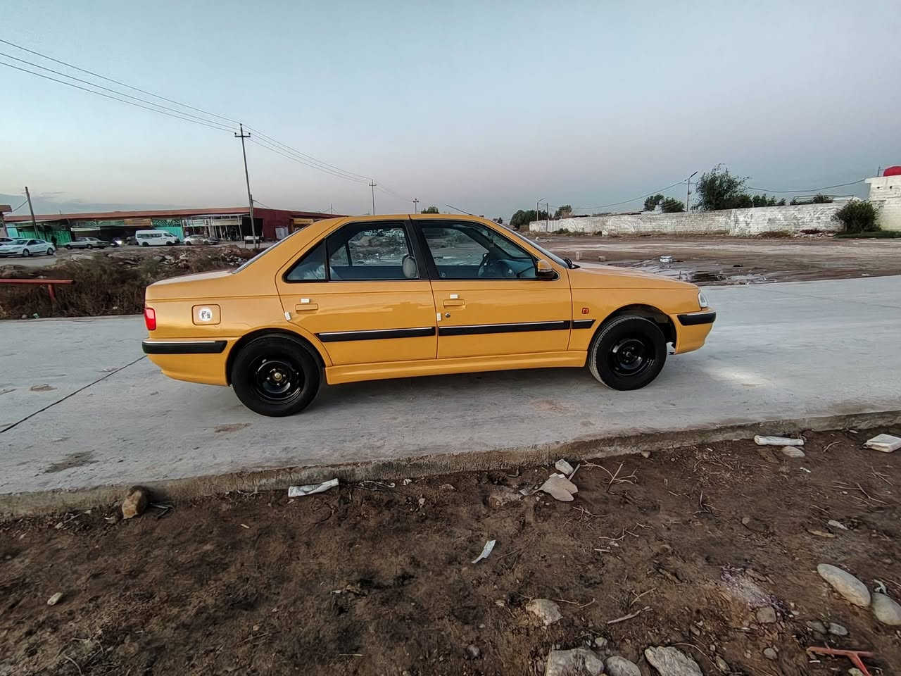 السلام عليكم بيجو بارص رقم بغداد موديل2015 مكفوله كفاله عامه كير مكينه حداديه تخم تاير سياره ماشيه 175حقيقي سبير مال شركه مكان سياره واسط النعمانيه السعر 53وبيه مجال (((***********)))***********
