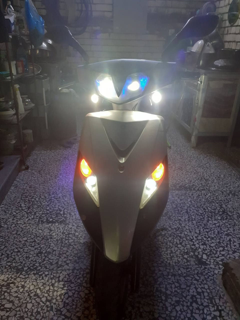 دراجه ثعلب GTR استعمال قليل نظيفه كلش 140 شلعه ومعدل شرط الفحص كدامك تاكل الشارع كهربائيات كلها شغاله وبيها تزويدات بسيطه بانزين كله محسن دهن امزويل الاصلي بلاديه مكفوله من كلشي اي استفسار واتساب موجود ***********
