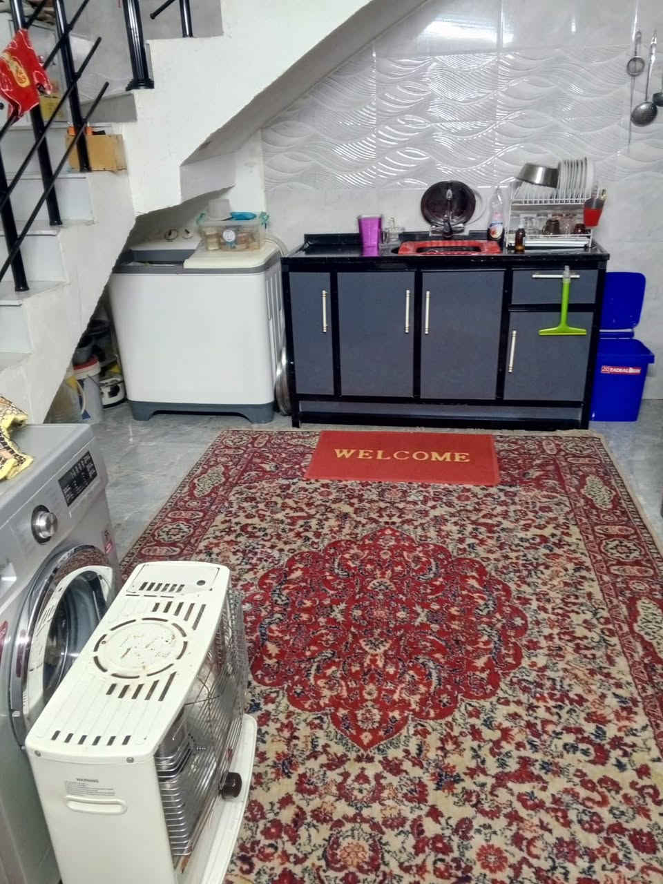 سلام عليكم بيت 100 متر يحتوي عله غرف نوم 3 وصاله ومطبخ وصحيات 2 البيت هور رجب شارع حنين للتصوير يم صباح سمكري السعر 125 وقابل للتفاوض الرقم ***********
