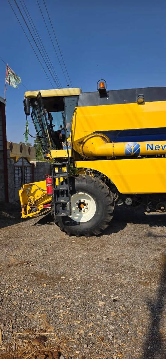 حاصده ٥ بلم تك درام موديل ٢٠١٤ رقم أربيل مكفول كفاله عامه تاير جديد محرك وكير وبم كاز وهيدرو على وضع الشركه للإستفسار الاتصال على هذا الرقم ***********
