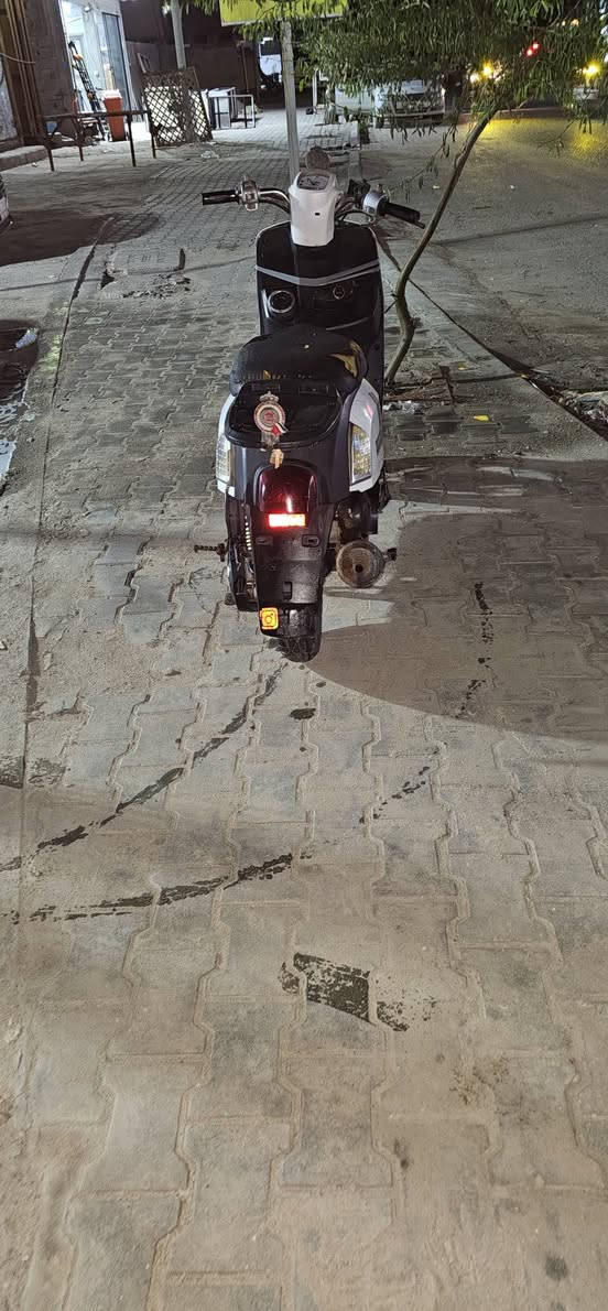 سلام عليكم دراجه بوليسي لون ابيض الدراجة كابريتر الدراجه ما مفتوحه بيه خيط تبخير سعر ٦٠٠ وبيه مجال  دراجه بصرة رقم ***********
