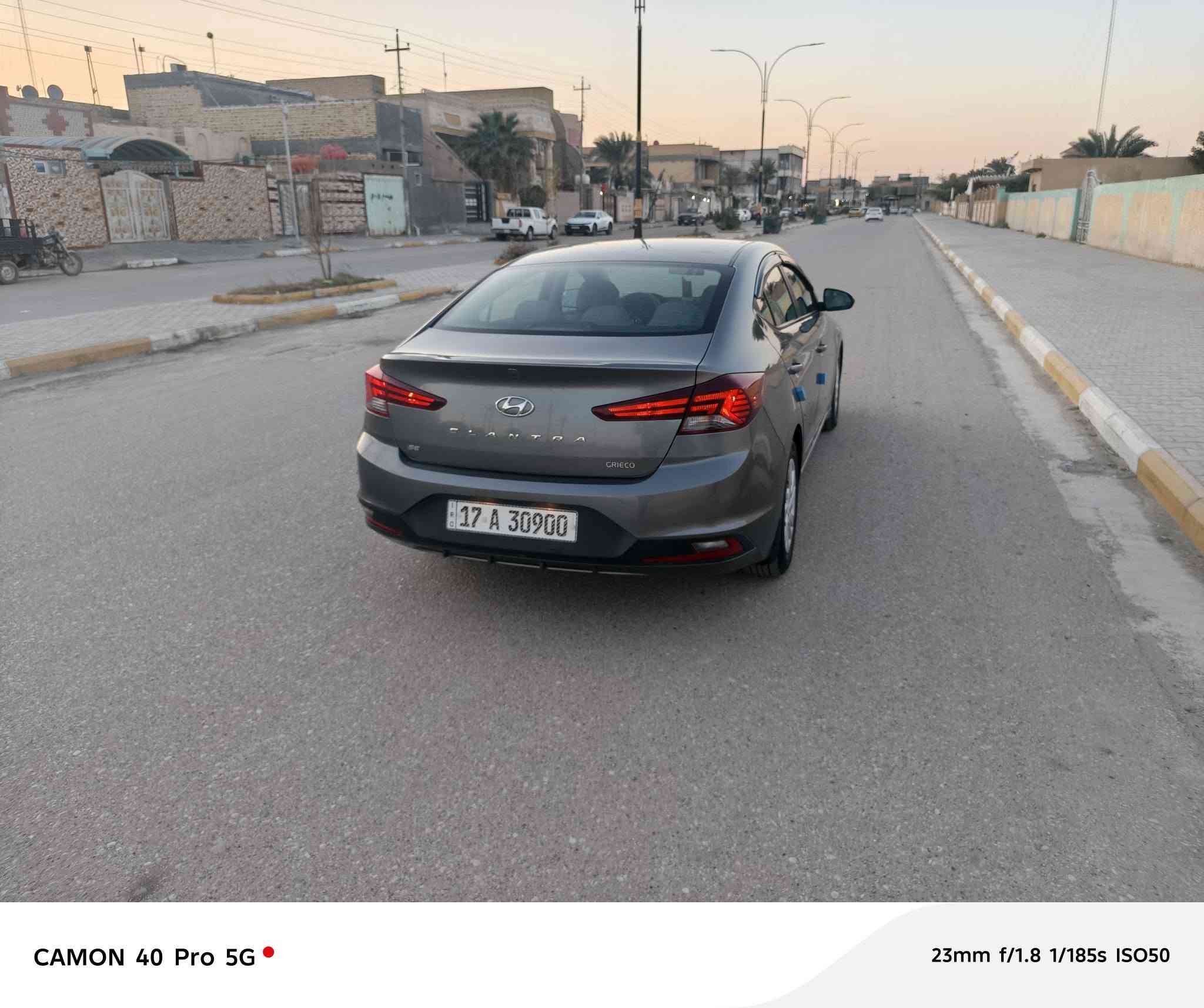 سلام عليكم 
النترا امريكي موديل ١٩
بدون تبديل ليبل واحد
سياره جديده جاهزه من كلشي
صور حادثهه يمك بصوره مبين خشم البنيد فقط مصلح نفسه
مكينه ٢٠٠٠ كير ٦نمر المرغوب
تحويل مباشر رقم دولي جديد
مكان سياره رميثه 
السعر ١٢٨ وبيهه مجال***********
