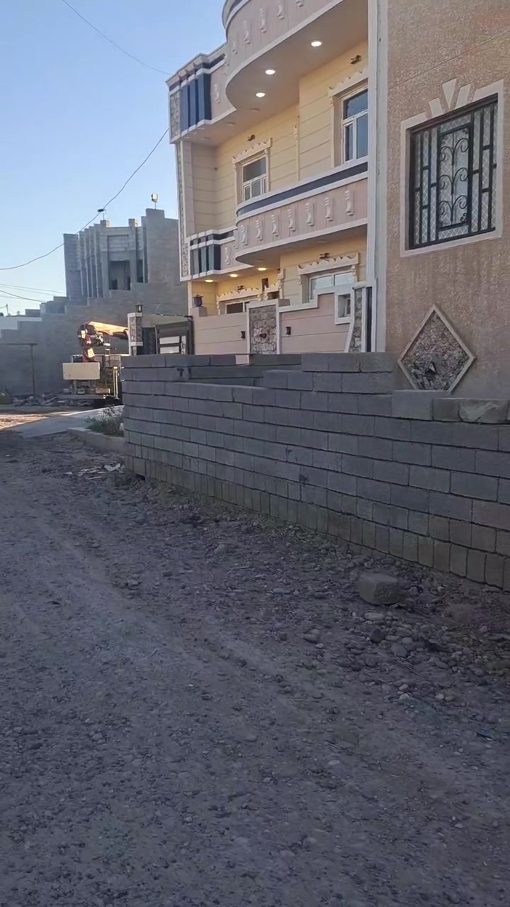 دار للبيع تكريت الديوم منطقة ١٤الف خلف شارع ٦٠ 
المساحة ١٠٠متر واجهه ١٠ونزال ١٠ يتكون من أربع غرف نوم مطبخ واستقبال مجاميع صحيات عدد٣ للاستفسار الاتصال على الرقم ***********او مرجعة مكتب الصباح للعقار
