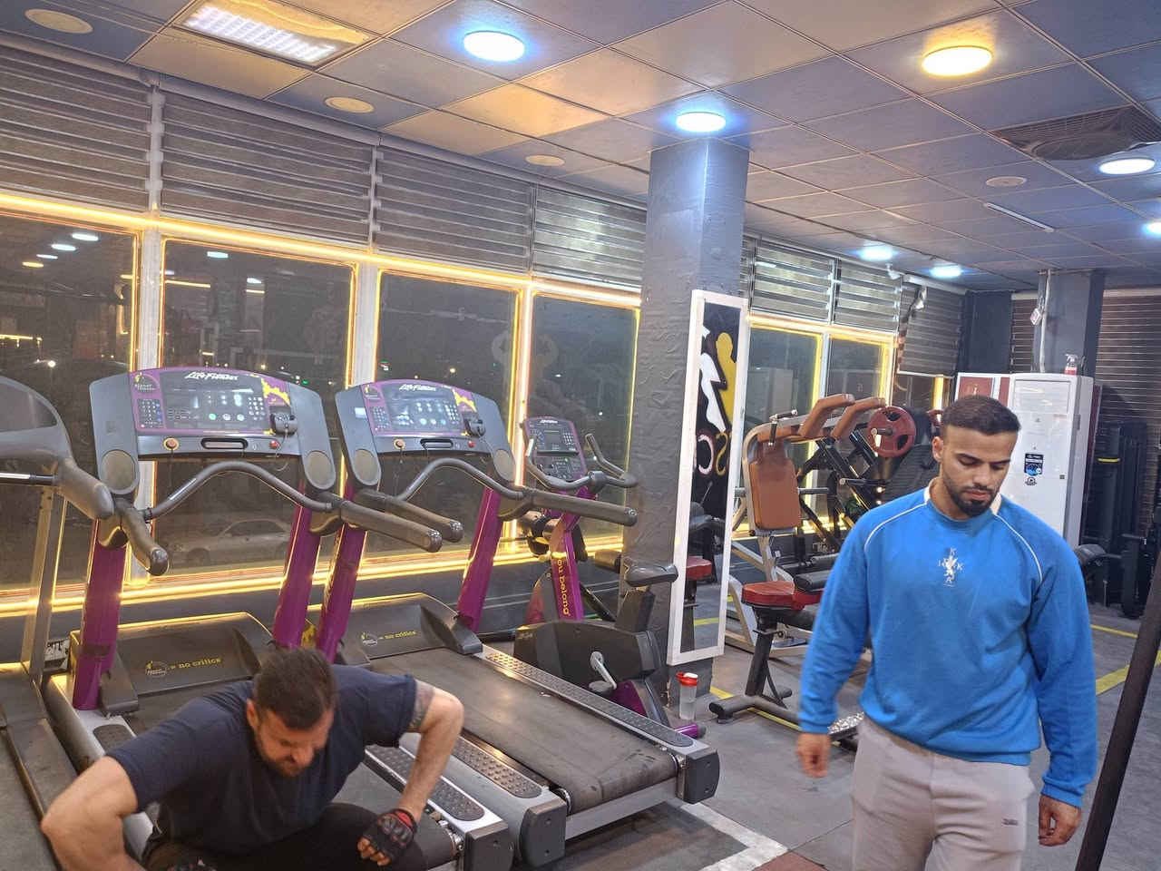 سلام عليكم قاعه للبيع موقع ممتاز البصره شارع العاليه العام *********** للاستفسار
