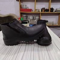 عندي احذية جلد طبيعي وبساطيل شامو طبيعي  جملة العدد ٥٠٠كل القياسات موج...