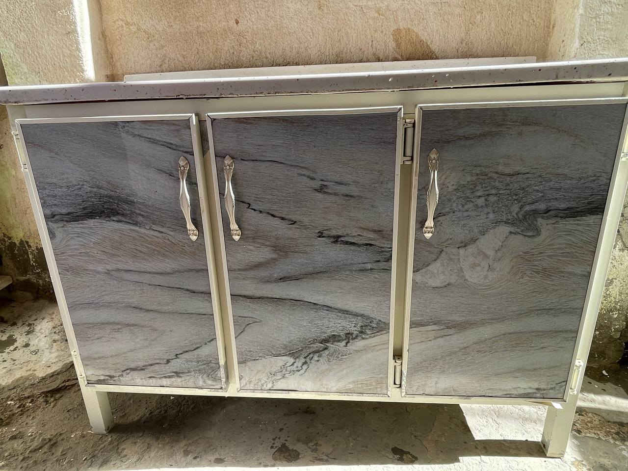 كاونتر للبيع السعر 165 الملحق متر ونص والسنك متر و 20 للاستفسار اكثر مراسله الصفحه او الاتصال على هذا الرقم***********
