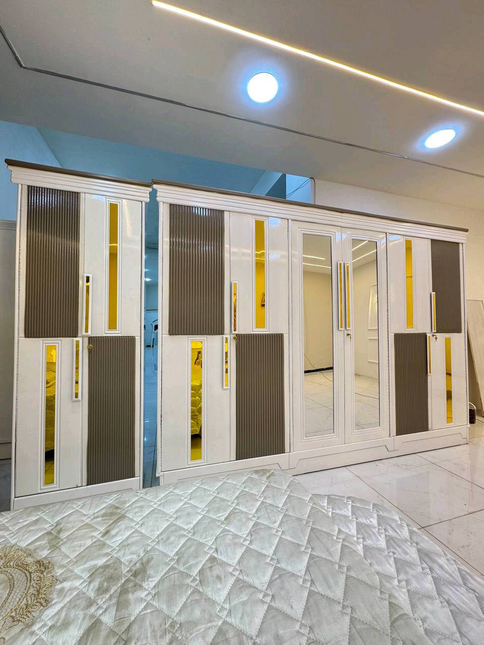 ‏السعر // مليون و100
🔅تفاصيل الغرفة المرمري ....
خارج ٤ملم ام دي اف 🔺
وداخل صاج ٣ملم
صبغ حراري درجة اولى
عدد القطع  ٧ قطع 😍
🔺1 //جرباية  قياس  ١٦٠ × ٢٠٠
🔺//ميز جانبي ايسر قياس ٥٠
🔺2// وميز  جانبي  قياس ٥٠
🔺3// زاوية ارتفاع مترين عرض ٨٠
🔺4// وميز بلازمه 
🔺5//وميز مراية ارتفاع مترين عرض ١٢٠
🔺6// وكنتور ٦ باب  ارتفاع مترين و١٥ طول ٣ متر و١٥
القطعه الثامنة حسب الطلب شازلون
سعرها ٥٠ الف ❤️(توصيل مجاني مركز بغداد )
التوصيل يشمل الشد مجاني 🔥
(اطراف ٥٠)
باقي المحافضات حسب البعد
توصيل الجميع محافظات العراق
الاحجز والاستفسار راسلو الصفحه