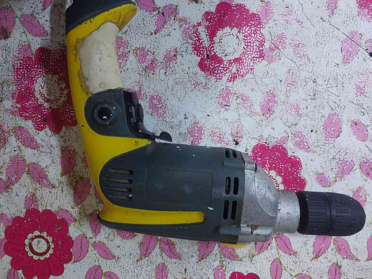 دريل ريشان عدد ٢ الواحد ب٢٠ اذا اثنينهن ب٣٠ قفلهن المكان النجف تفاصيل على الخاص ***********
