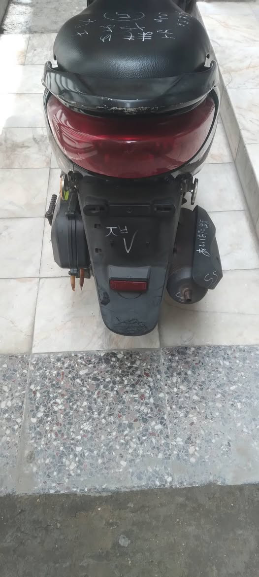 السلام عليكم دراجة بريز للبيع فول فول مال رمبة دراجة برغي ما نقصها وين ما تريد روح بيها مكينه ناعمه ما مفتوحه أبد على ايد الدراجه مكان بغداد مدينة الصدر للاستفسار *********** اتصل أو واتساب
