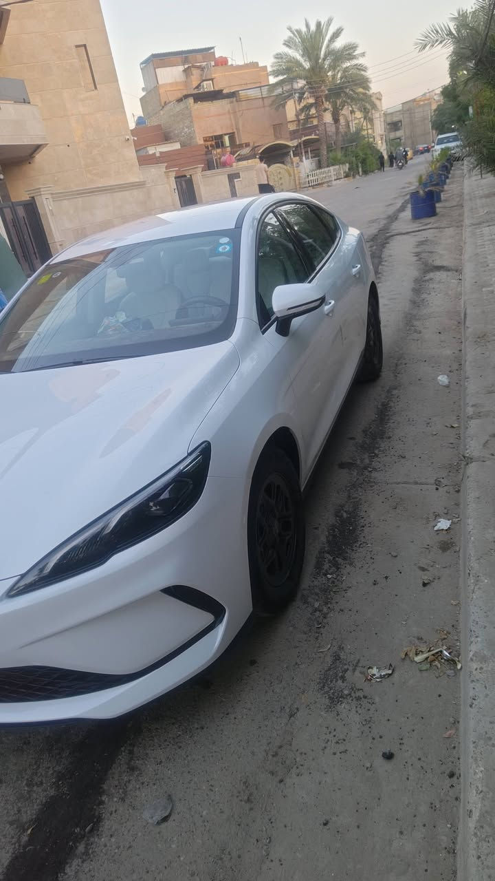 سلام عليكم ＢＹＤسيل 5  موديل 2025 ماشيه 15 الف جاهزه السياره سبير وعده وشاحنه بدون ارث تحكم امبيريه بيه هايه الرصعه بلصندوك واضحه بلصوره مكان بغداد  الحريه السعر 19٫200 للتواصل ***********
