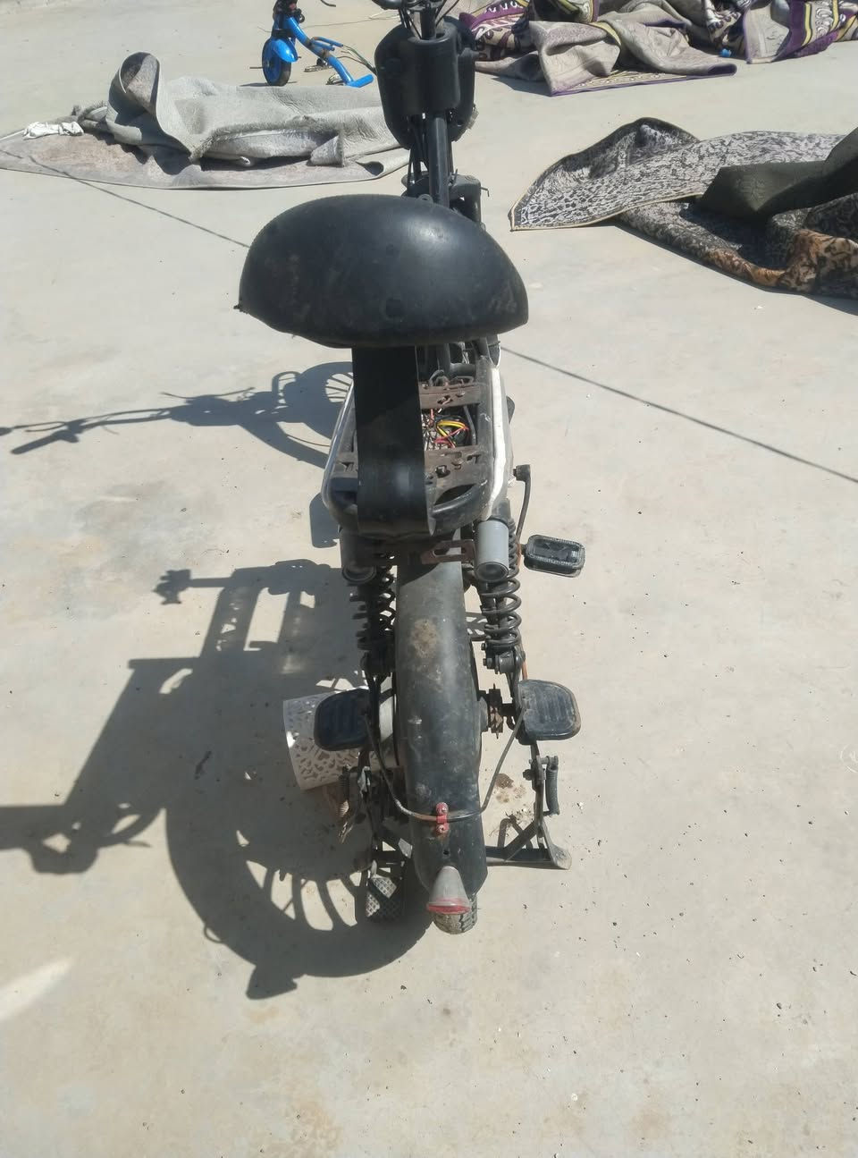 دراجه شحن حجم 20 للبيع السعر 70 وبي مجال للشراي كهربائيات شغاله قراضه موجوده كامله العنوان فلوجه الصقلاويه ‏‪0773 223 8884‬‏
