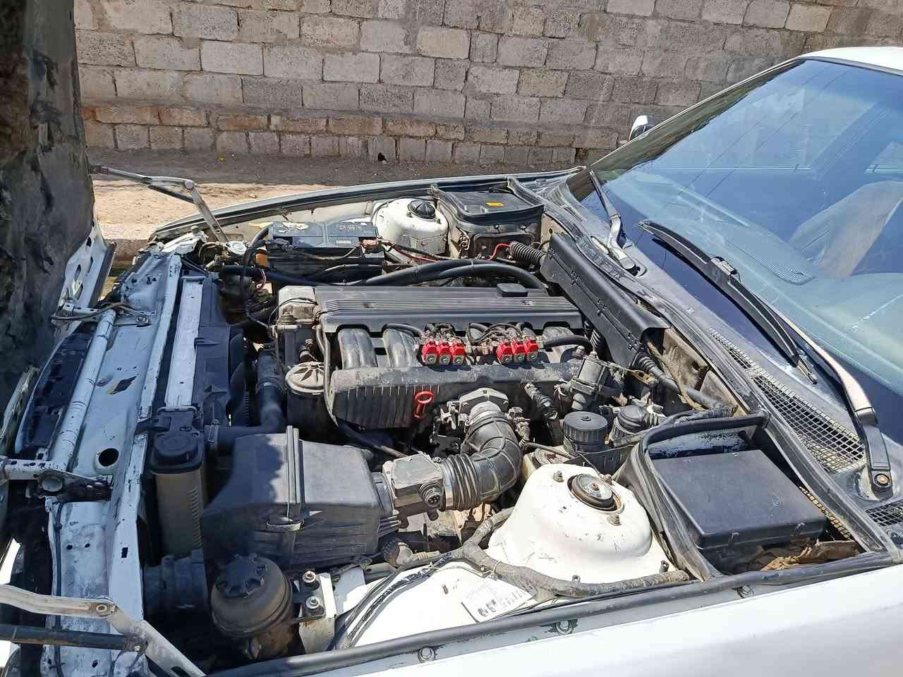 السلام عليكم ورحمه الله وبركاته
للبيع BMW موديل 1989 مكينه 520 كبس كير عادي 
السياره غاز و بانزين منضومه غاز ايطالي كامل 
كير مكينه تبريد كصه تحويل غرامه اب شرط
السياره صبغ حزام بدون حادث 
رقم اربيل 
للتفاصيل أكثر ***********
السعر 48 و بيه مجال
