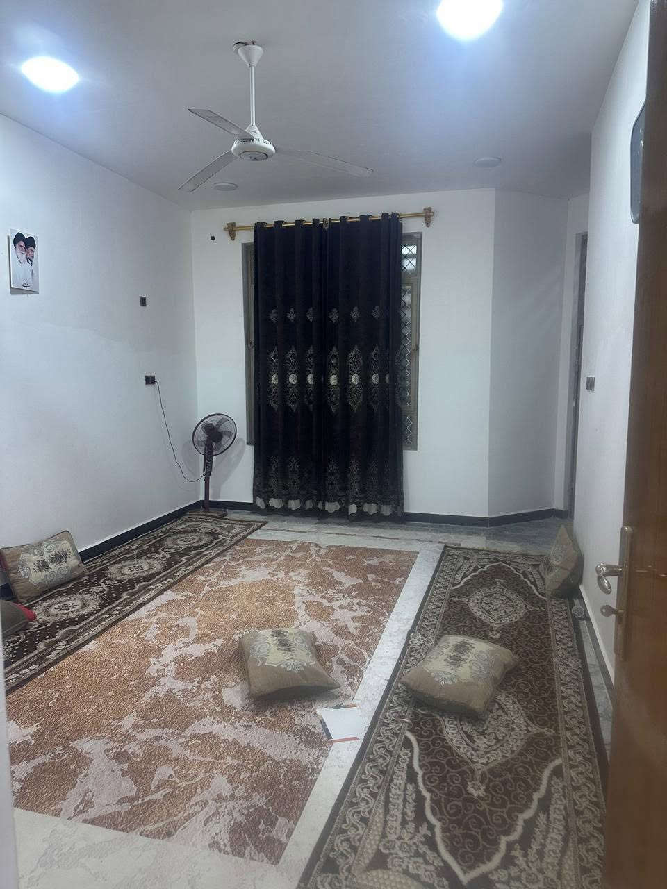الدار لبيع سده دور النفط الشارع الاول والشارع الثاني يم جملونات العنتاكي مساحه (١٩٠)متر بناء درجه اولى سند (٢٥)طابق واحد متوفره كافه الخدمات السعر (١١٥)مليون(***********)
